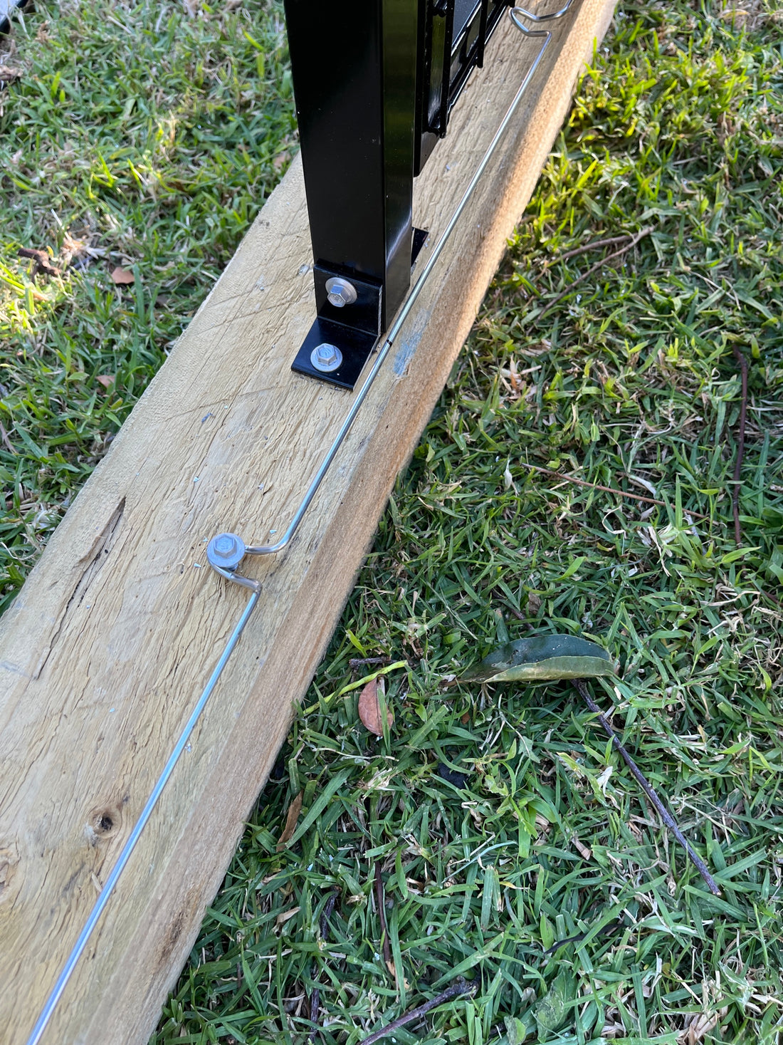 90 degree angle bracket – heavy duty - Cat Enclosure Supplies