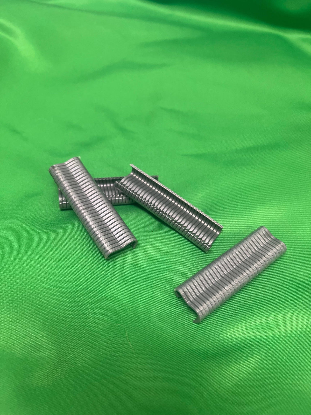 Cat Box Clips M CLIPS 30 PER STRIP – Cat Enclosure Supplies