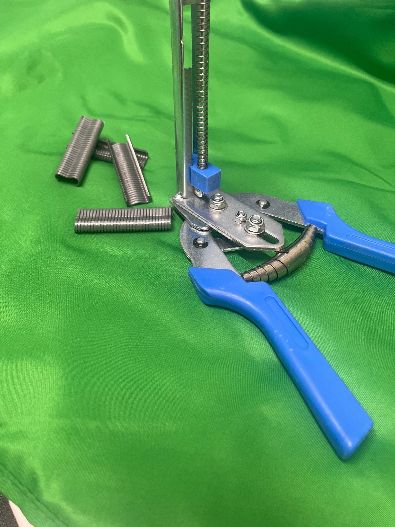 M CLIPS 30 PER STRIP - Cat Enclosure Supplies