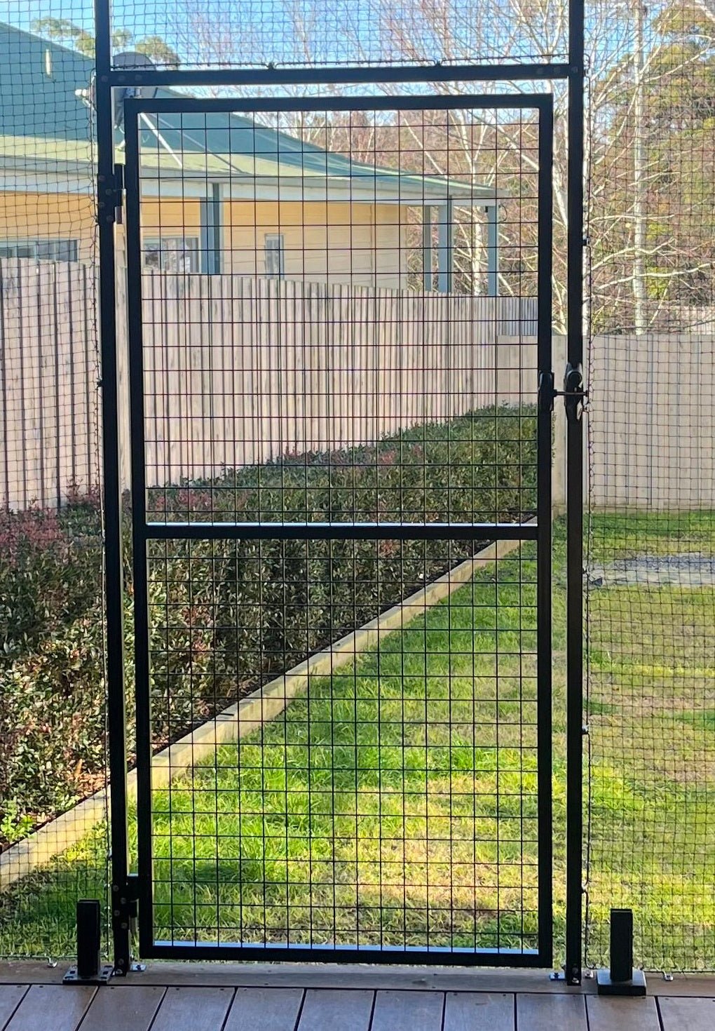 Black mesh gate – 1820mm high x 880mm wide - Cat Enclosure Supplies
